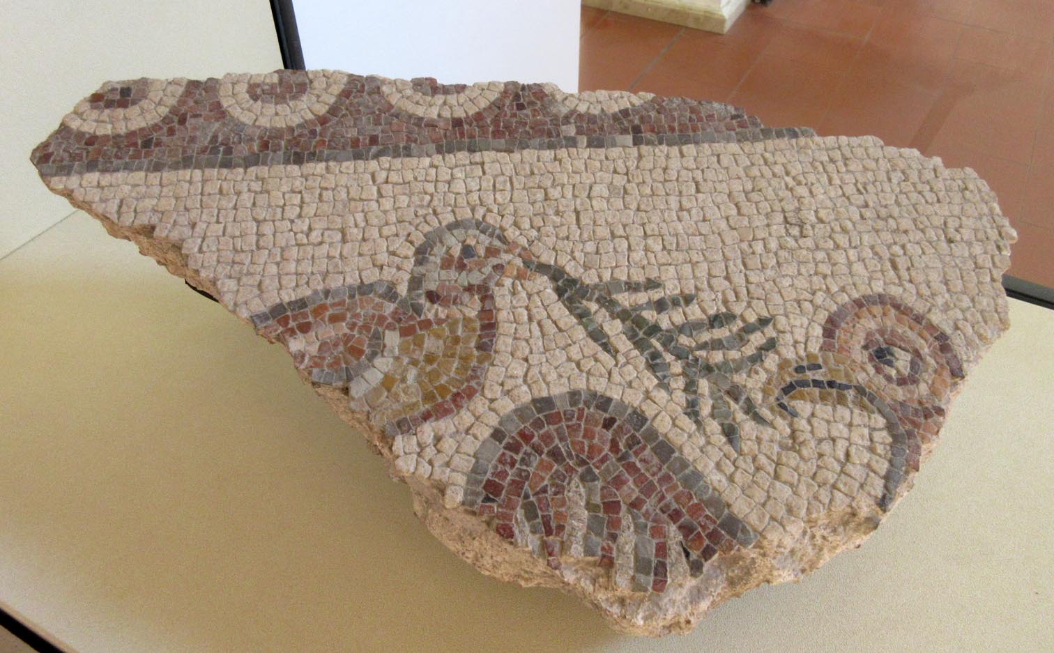 aquila e colomba (mosaico) (V)