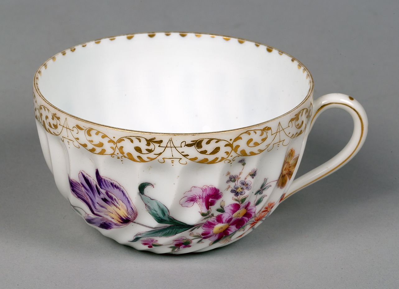 tazza da the', serie - manifattura di Nymphenburg (fine/ inizio secc. XIX-XX)