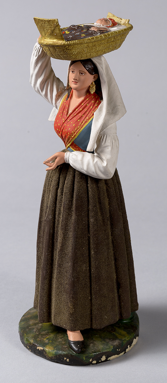 Donna con cesta e neonato (statuetta vestita) - manifattura portoghese (terzo quarto sec. XIX)