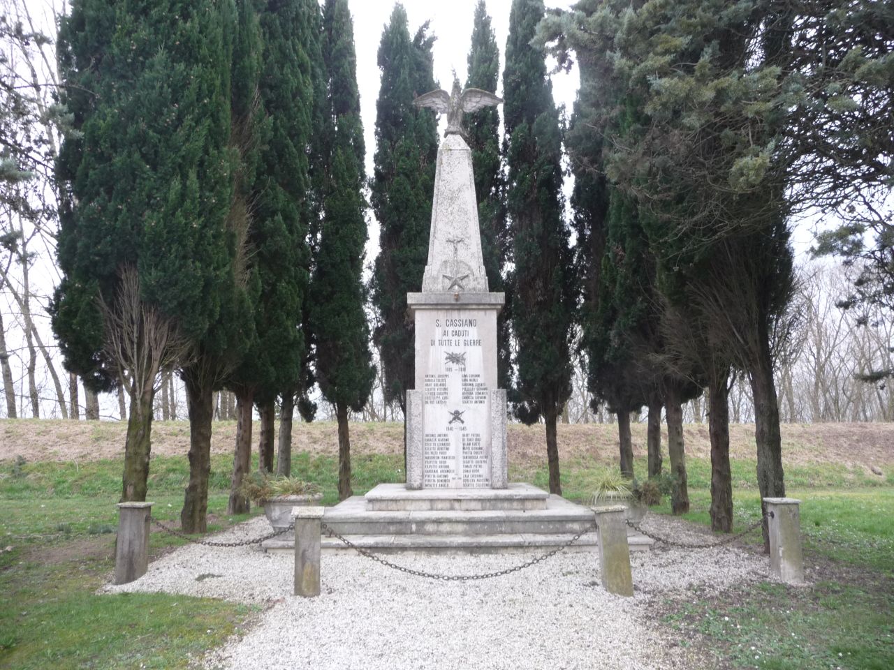 allegoria della Vittoria come aquila (monumento ai caduti - ad obelisco, opera isolata) - ambito veneto-friulano (prima metà XX)