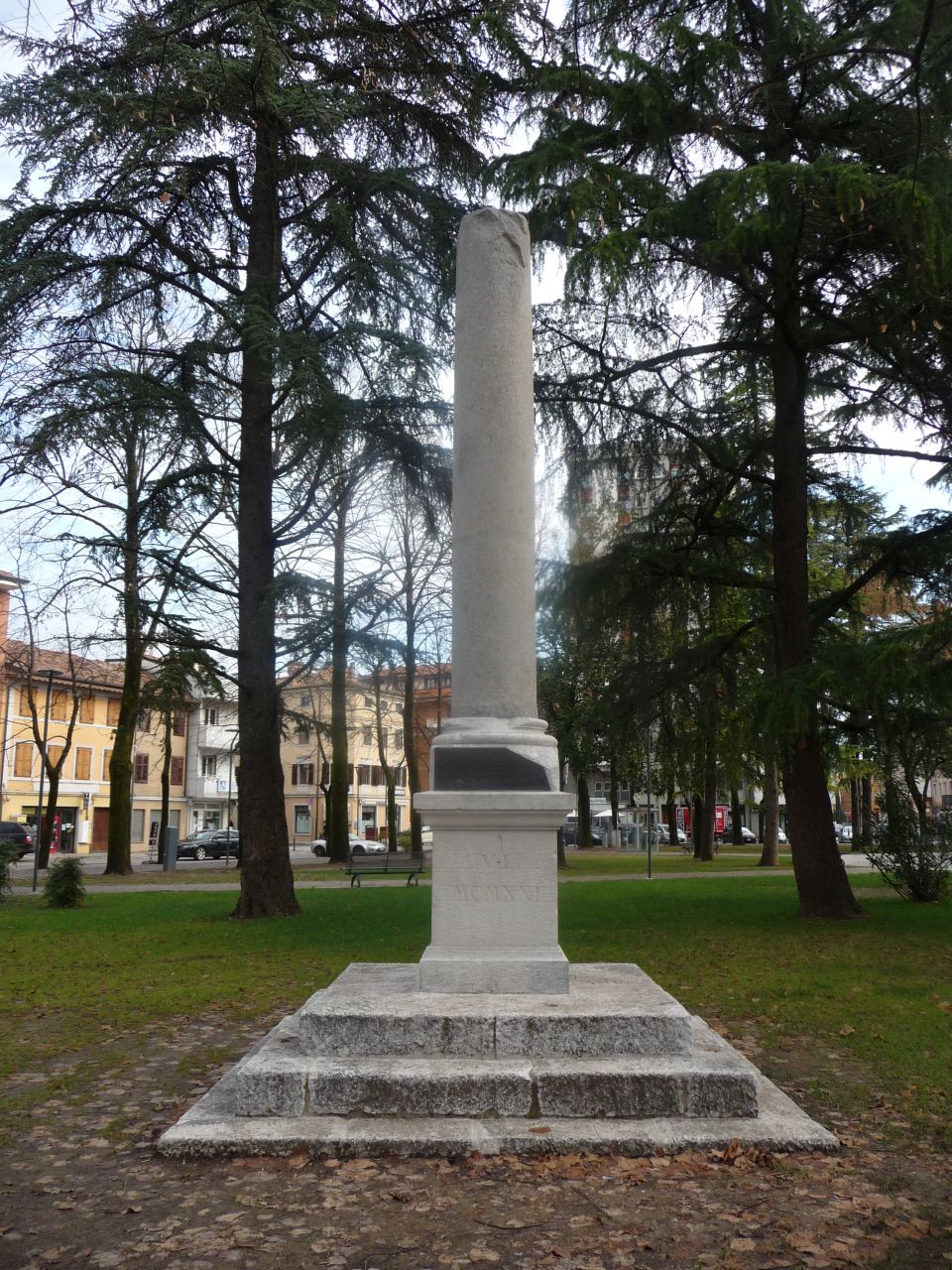 soggetto assente (monumento ai caduti - a colonna spezzata, opera isolata) - ambito romano, manifattura friulana (XX)