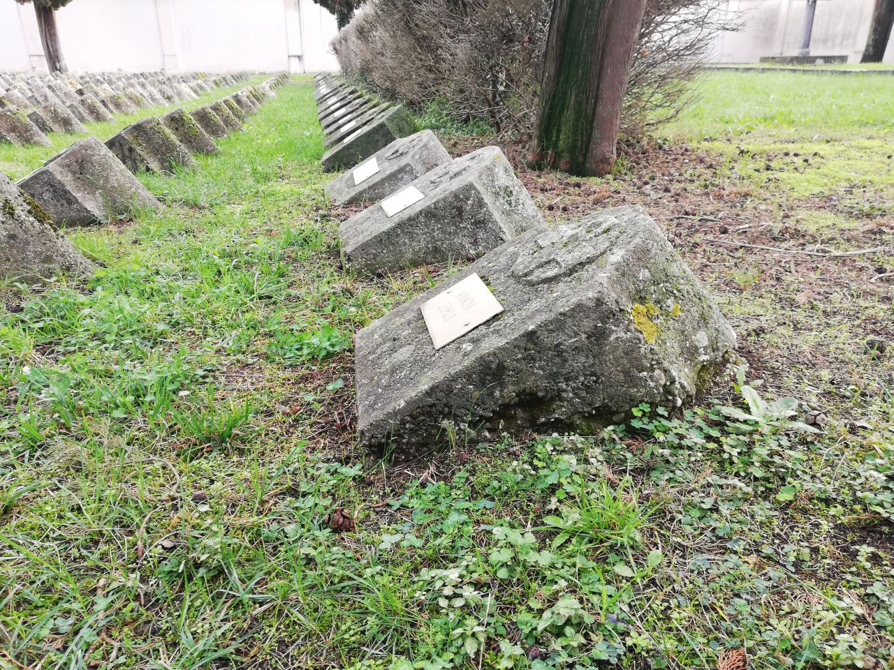 soggetto assente (monumento ai caduti - a cippo, serie) - ambito italiano, ambito austriaco (prima metà XX)