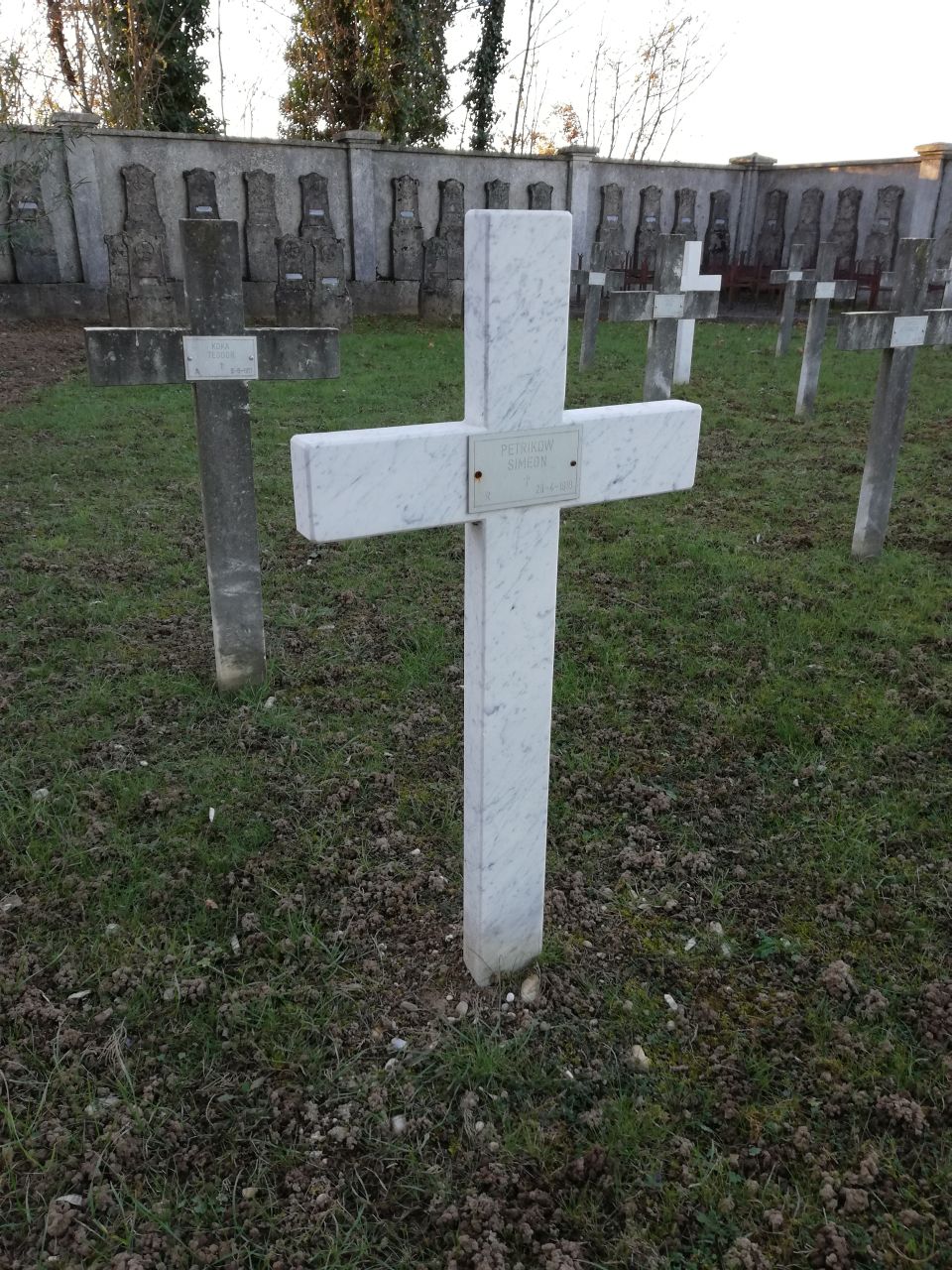 soggetto assente (croce cimiteriale, serie) - ambito italiano (seconda metà XX)