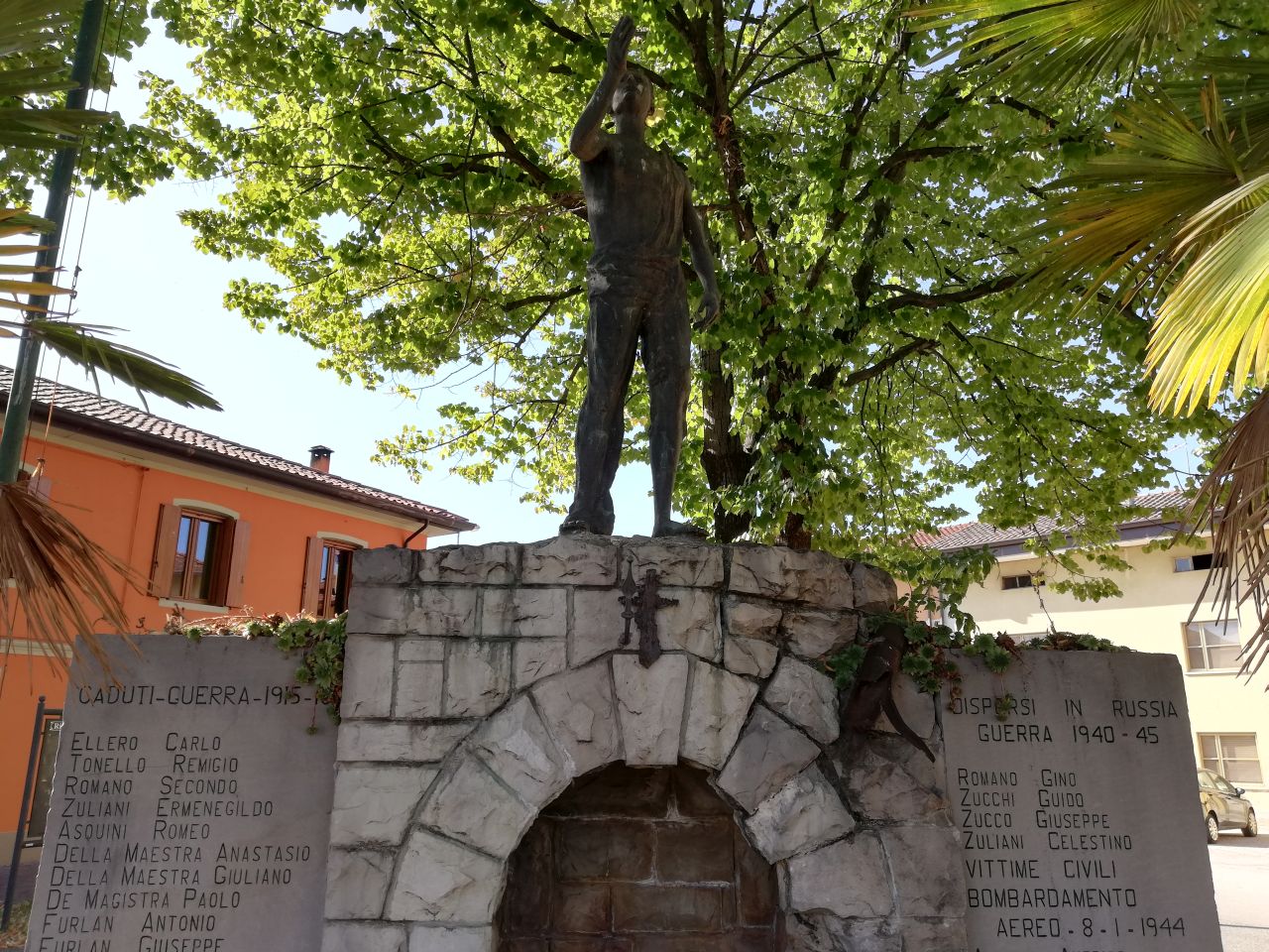 soldato dopo la battaglia (monumento ai caduti - a basamento, opera isolata) di Olivo, Silvio (attribuito) (terzo quarto XX)