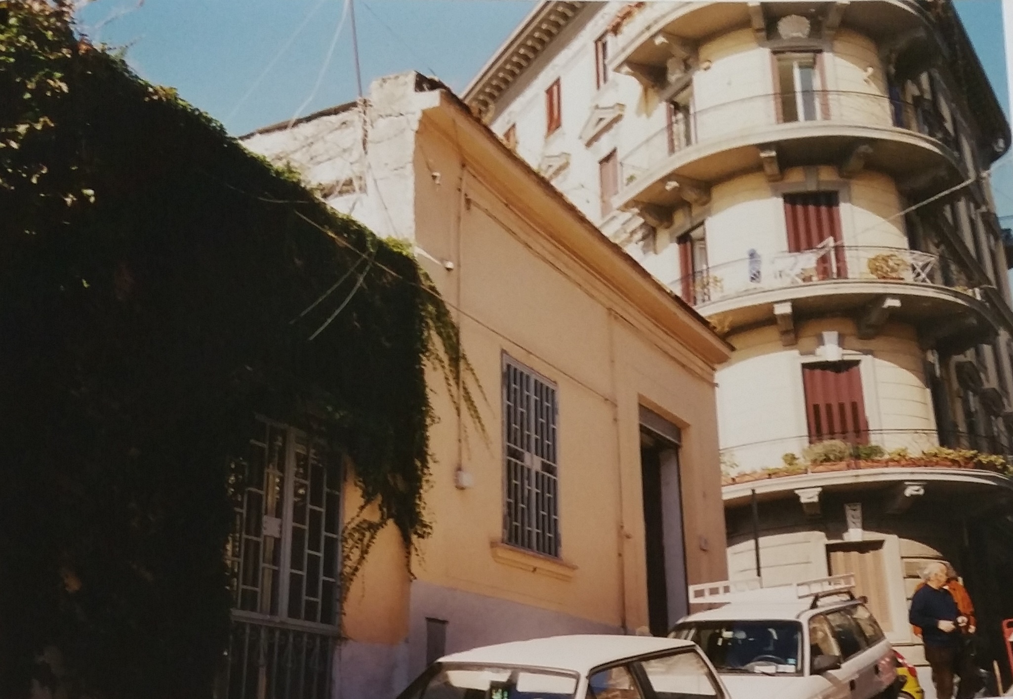 utilizzata per attività commerciali (casa, civile) - Napoli (NA) 