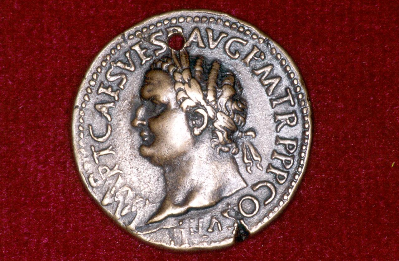 ritratto di Vespasiano/ soldati romani (medaglia) di Giovanni da Cavino detto il Padovano (scuola) (seconda metà sec. XVI)