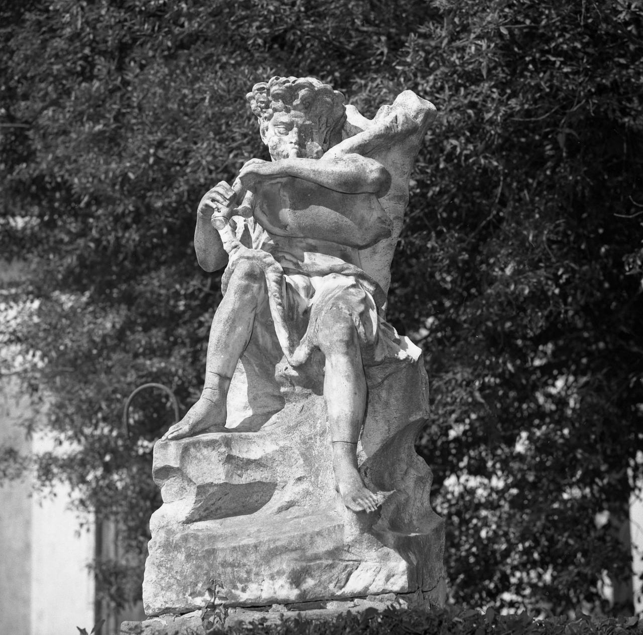 pastore che suona la zampogna (statua) - ambito fiorentino (fine/ inizio secc. XVI/ XVII)