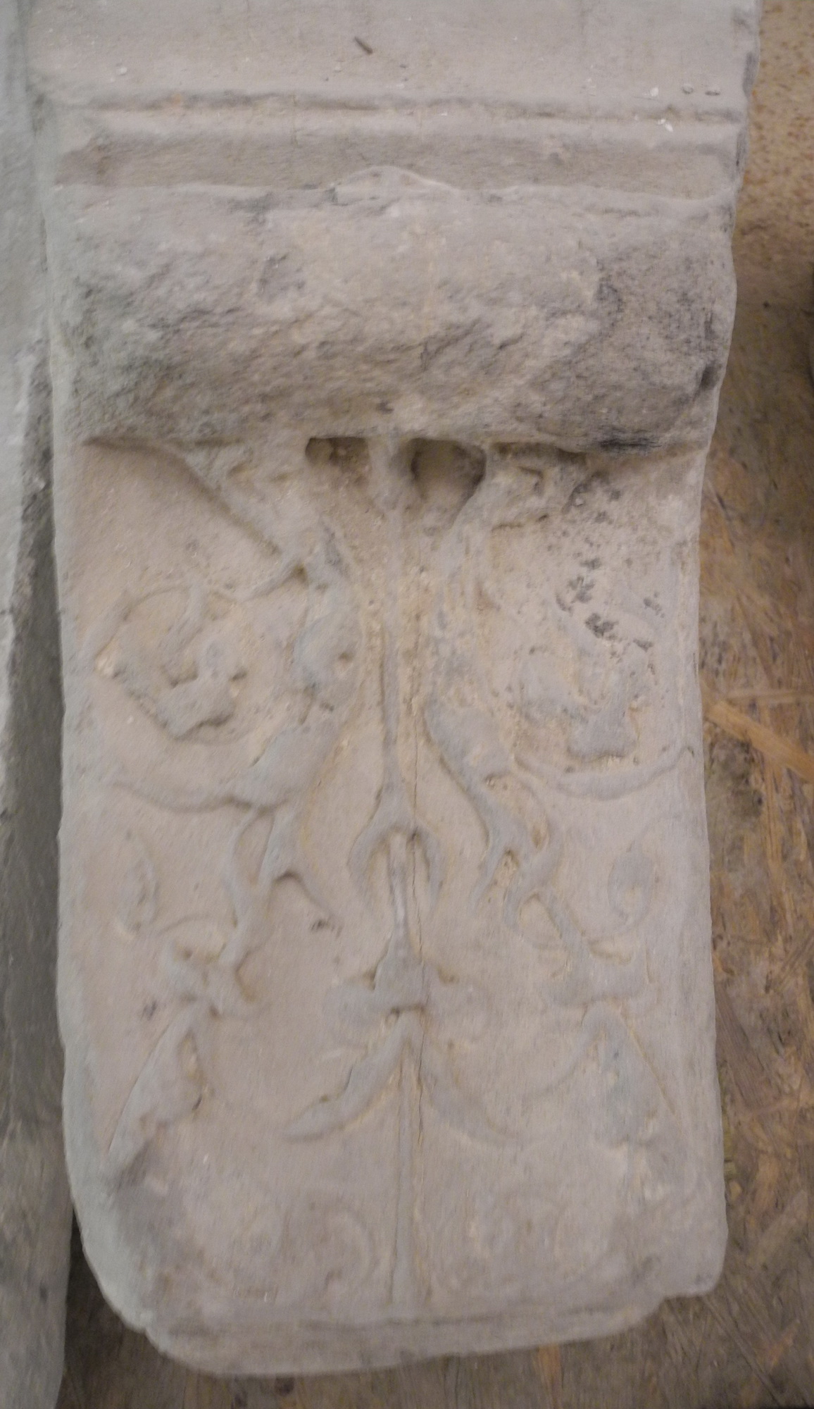 motivi decorativi (mensola di caminetto, elemento d'insieme) di Martini Francesco di Giorgio (attribuito) - ambito Italia centrale (seconda metà sec. XV)