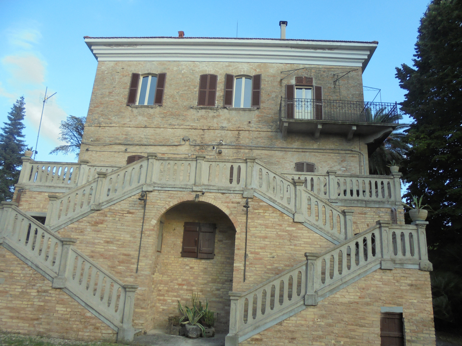 Villa Diamanti (villa, nobiliare) - Castel di Lama (AP)  <br>Condizioni d'uso: <a class='link-esterno' href='https://docs.italia.it/italia/icdp/icdp-pnd-circolazione-riuso-docs/it/v1.0-giugno-2022/testo-etichetta-BCS.html' target='_bcs'>Beni Culturali Standard (BCS)</a>