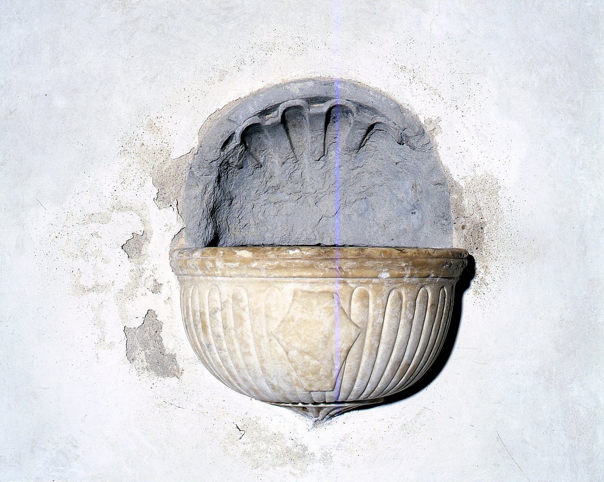 acquasantiera - da parete - bottega fiorentina (sec. XVI)