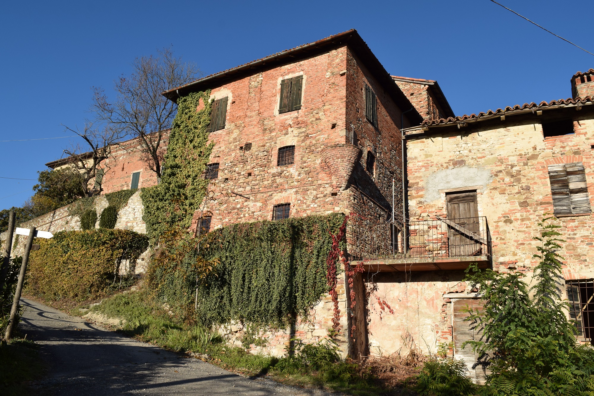 Castello Beccaria (castello, feudale) - Montecalvo Versiggia (PV) 