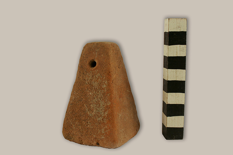 peso da telaio troncopiramidale - ambito daunio (età daunia)