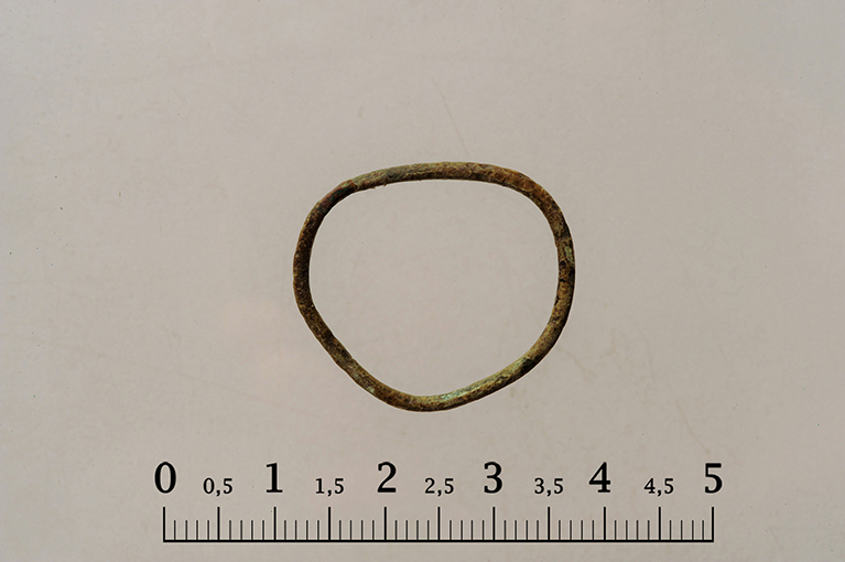 orecchino - ambito daunio (età daunia)