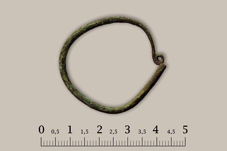 orecchino - ambito daunio (età daunia)