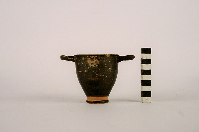 skyphos - produzione apula (seconda metà IV a.C)