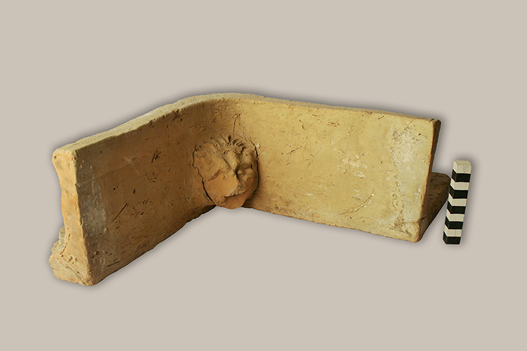 elemento architettonico - ambito daunio (età ellenistico-romana)