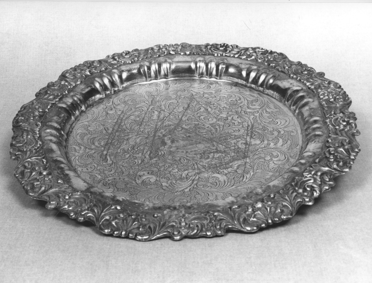 motivi decorativi vegetali (piatto) - bottega russa (sec. XVIII)