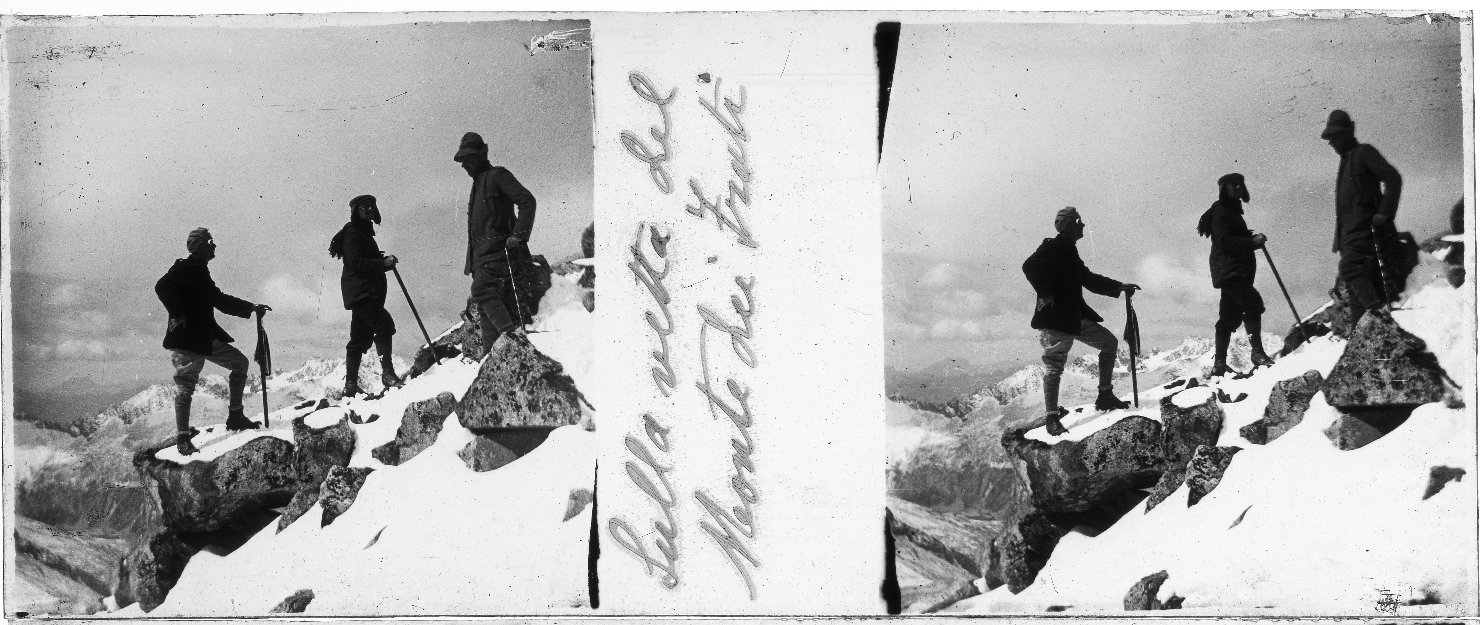 Tre uomini su cime innevate (positivo stereoscopico) di Anonimo (XX)