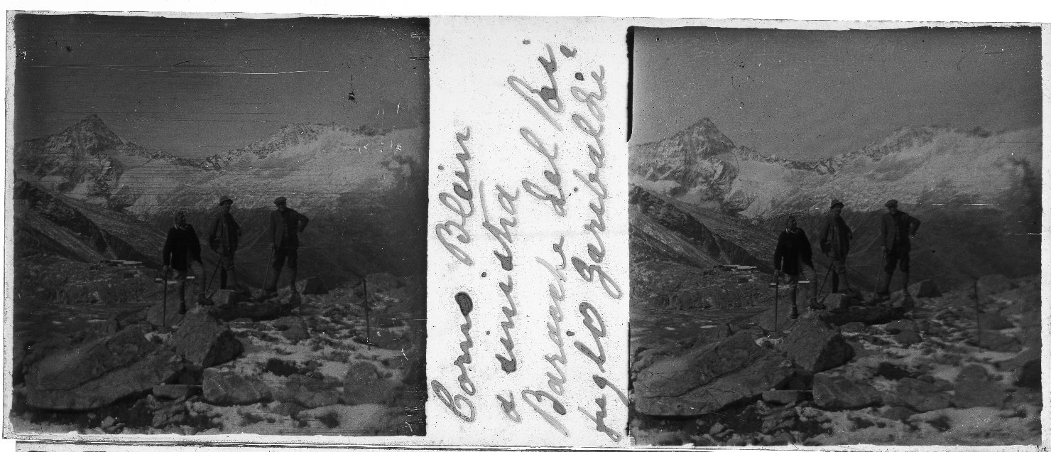Tre uomini su cime innevate (positivo stereoscopico) di Anonimo (XX)