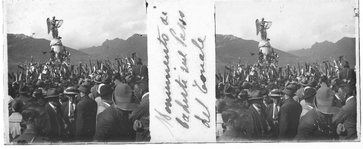 Cerimonia commemorativa (positivo stereoscopico) di Anonimo (XX)