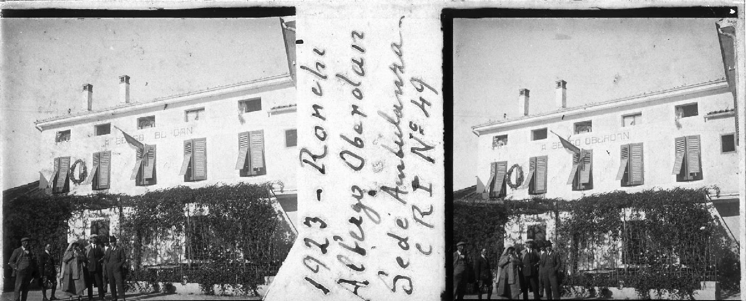 Gruppo di sei persone davanti all'albergo Oberdan (positivo stereoscopico) di Anonimo (XX)