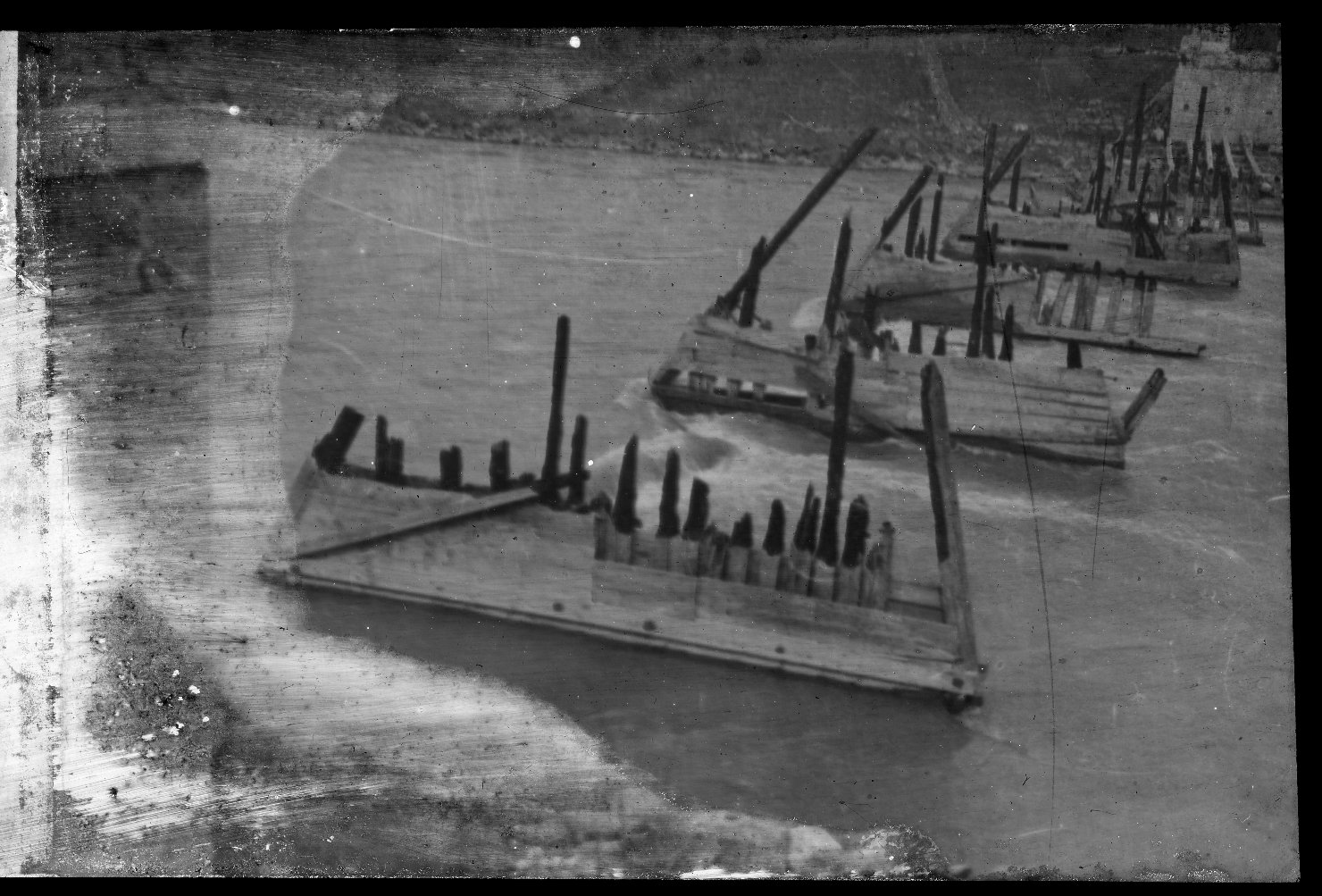 Piloni per un ponte provvisorio (?) (positivo) di Anonimo (XX)