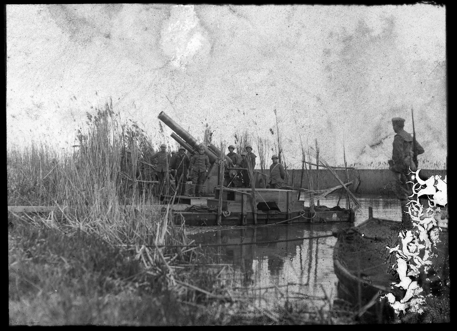 Soldati con cannone su una zattera (positivo) di Anonimo (XX)