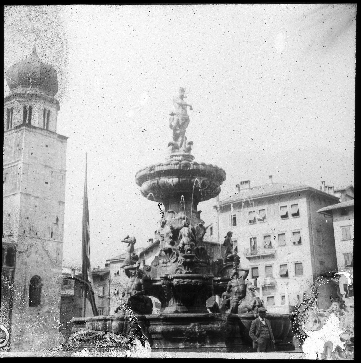 Dott. Zeppini in piazza del Nettuno a Trento (positivo) di Anonimo (XX)