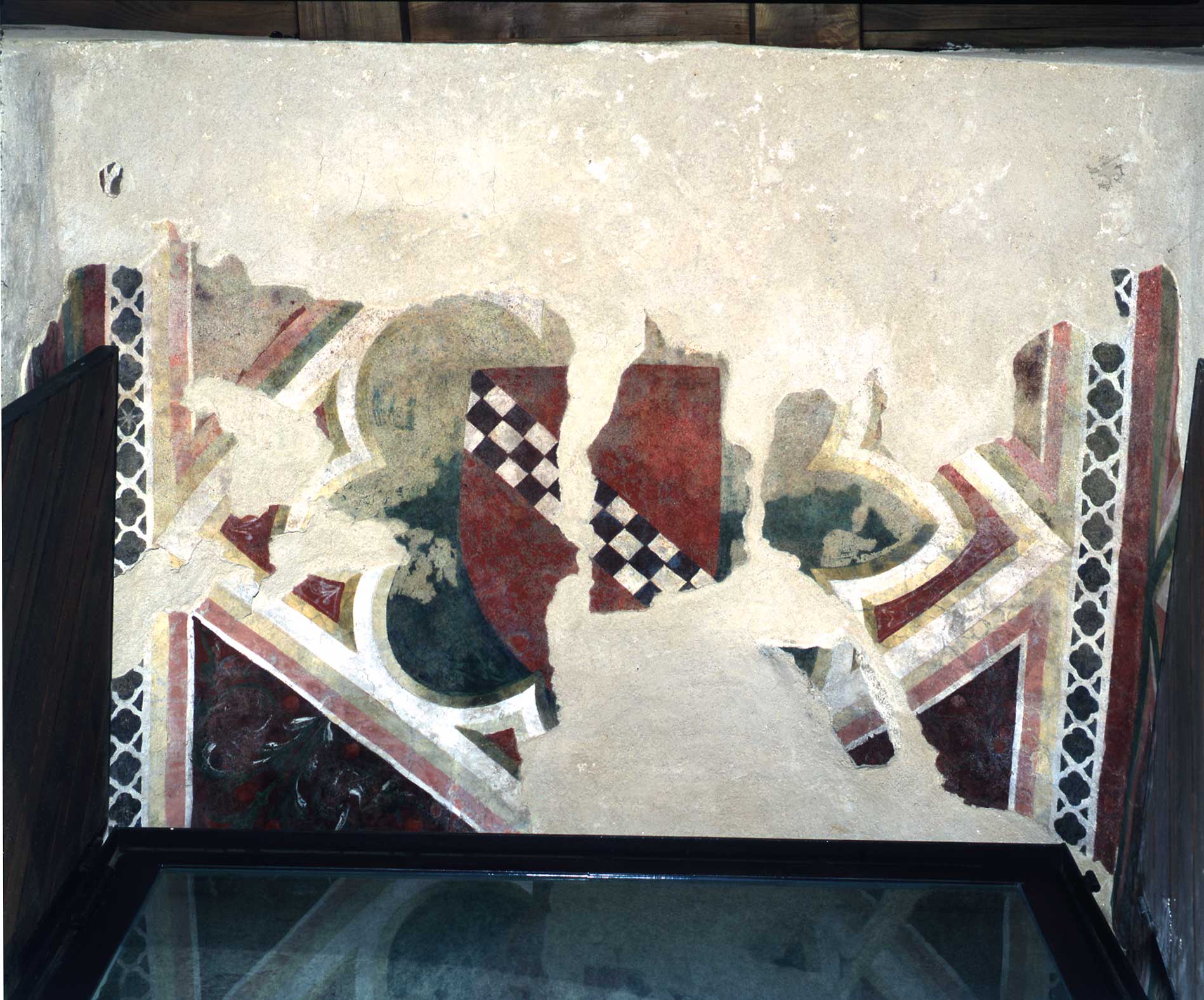 stemma gentilizio (dipinto, complesso decorativo) di Maestro della Dormitio di Terni (attribuito) - ambito umbro (fine/ inizio sec. XIV/ XV)