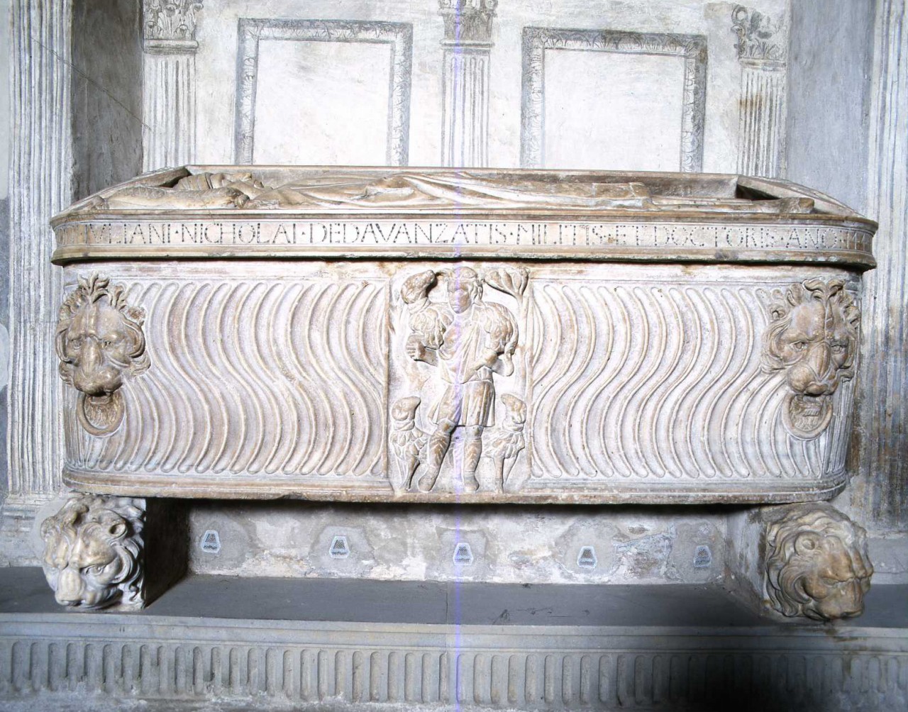 ritratto funebre di Giuliano di Nicola Davanzati (monumento funebre - a sarcofago) di Rossellino Bernardo (metà sec. XV)