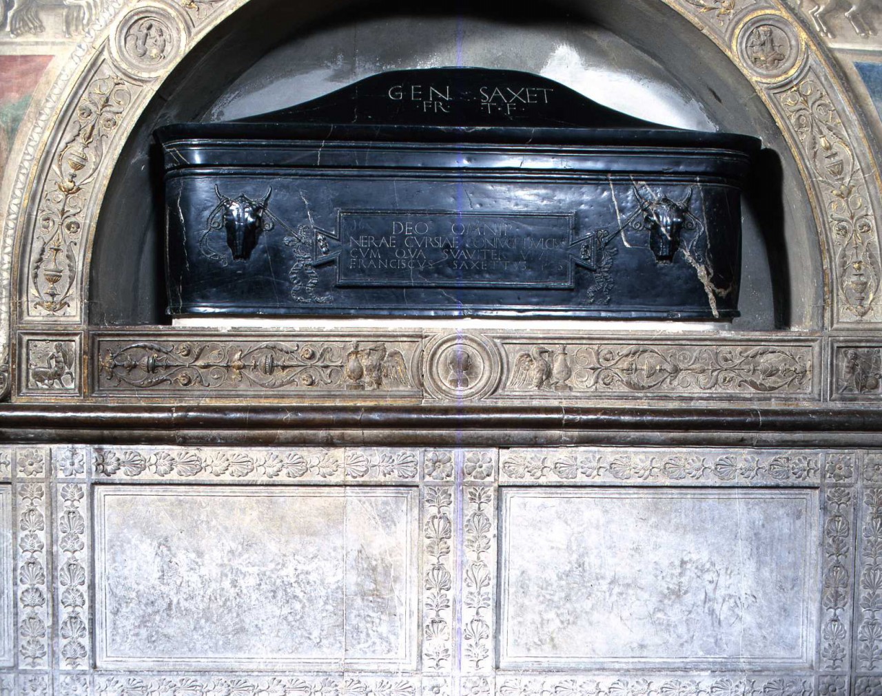 cornice architettonica con motivi decorativi e figure (rilievo) di Giuliano da Sangallo (bottega) (ultimo quarto sec. XV)