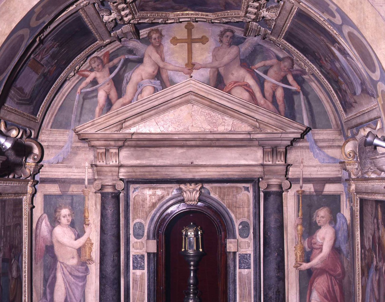 angeli con la croce di San Giovanni Gualberto (dipinto murale, ciclo) di Cresti Domenico detto Passignano (fine sec. XVI)