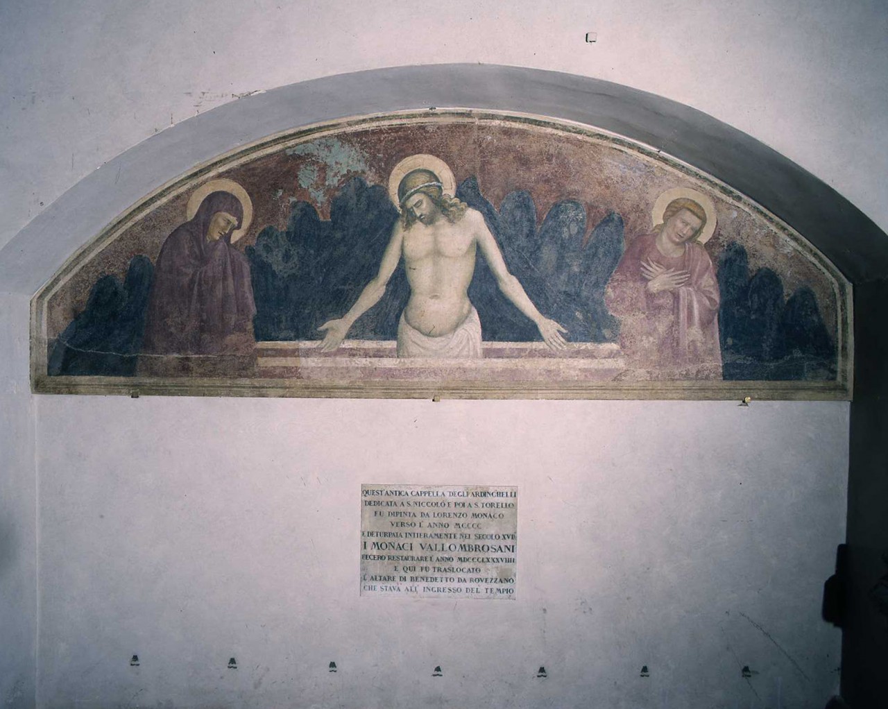 Cristo in pietà tra la Madonna e San Giovanni Evangelista (dipinto murale) di Toscani Giovanni (primo quarto sec. XV)