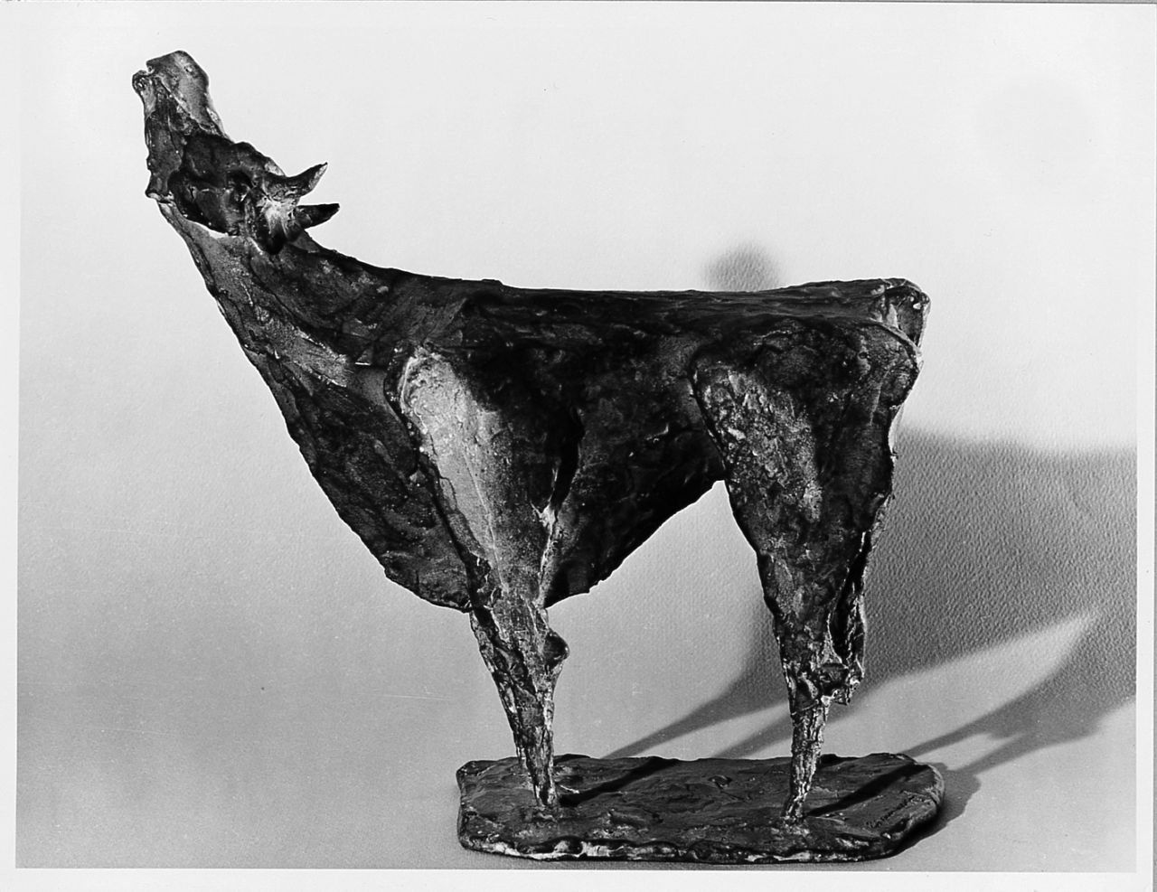 La mucca, mucca (bronzetto) di Ciminaghi Virginio (sec. XX)