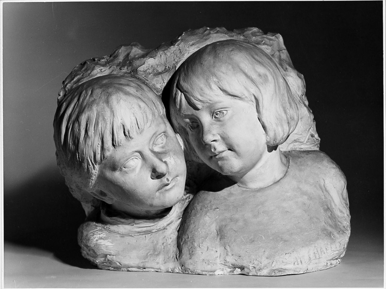Fratello e sorella, busti di bambini (rilievo) di Chaplin Bavier Chauffour Marguerite (sec. XX)
