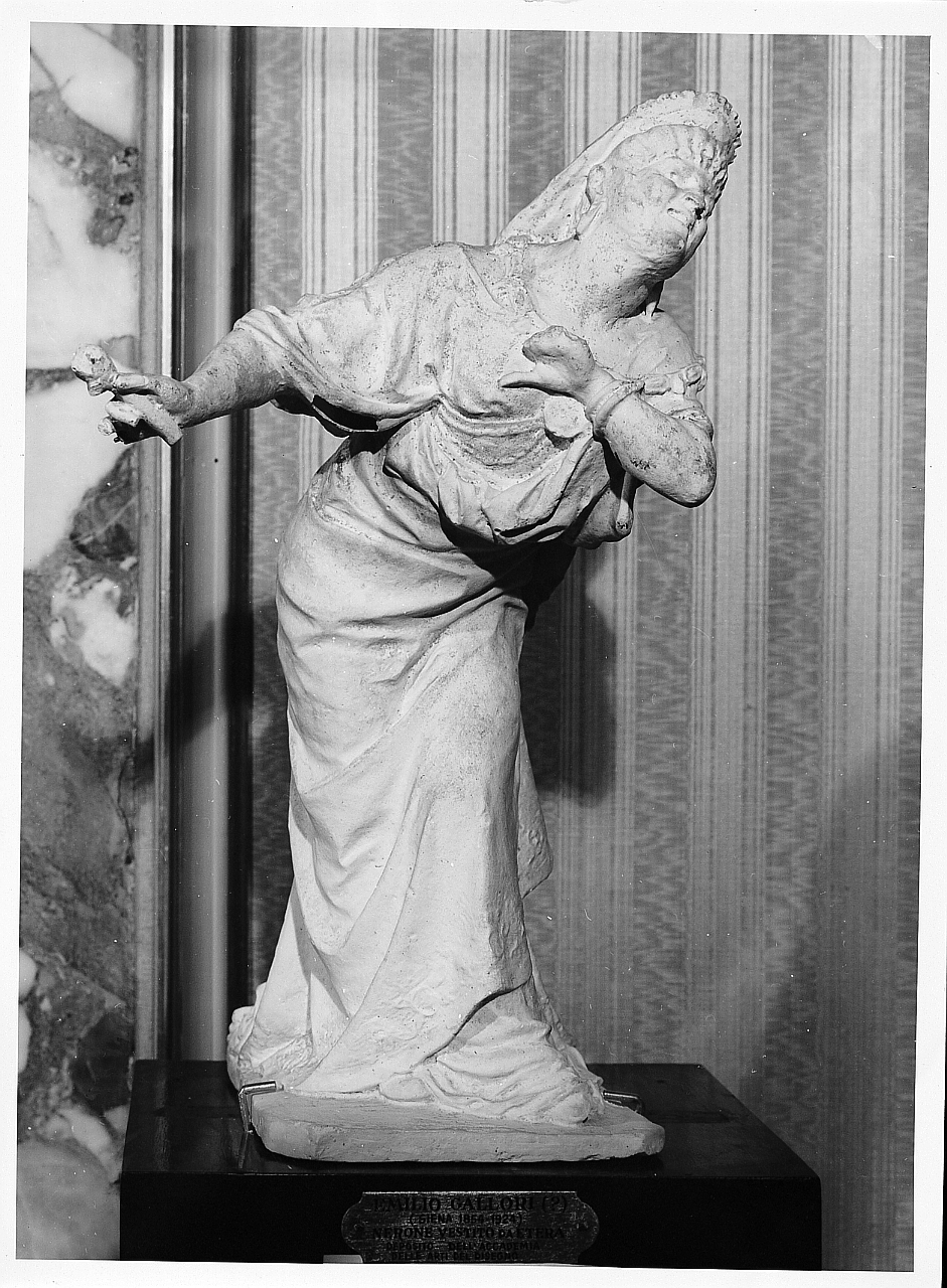 Nerone vestito da donna, figura grottesca (calco di statua) di Gallori Emilio (sec. XIX)