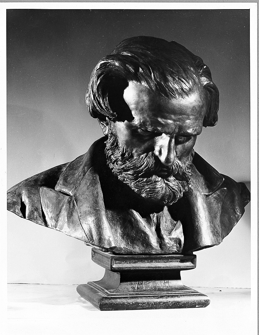 ritratto di Giuseppe Verdi (statua) di Gemito Vincenzo (sec. XIX)