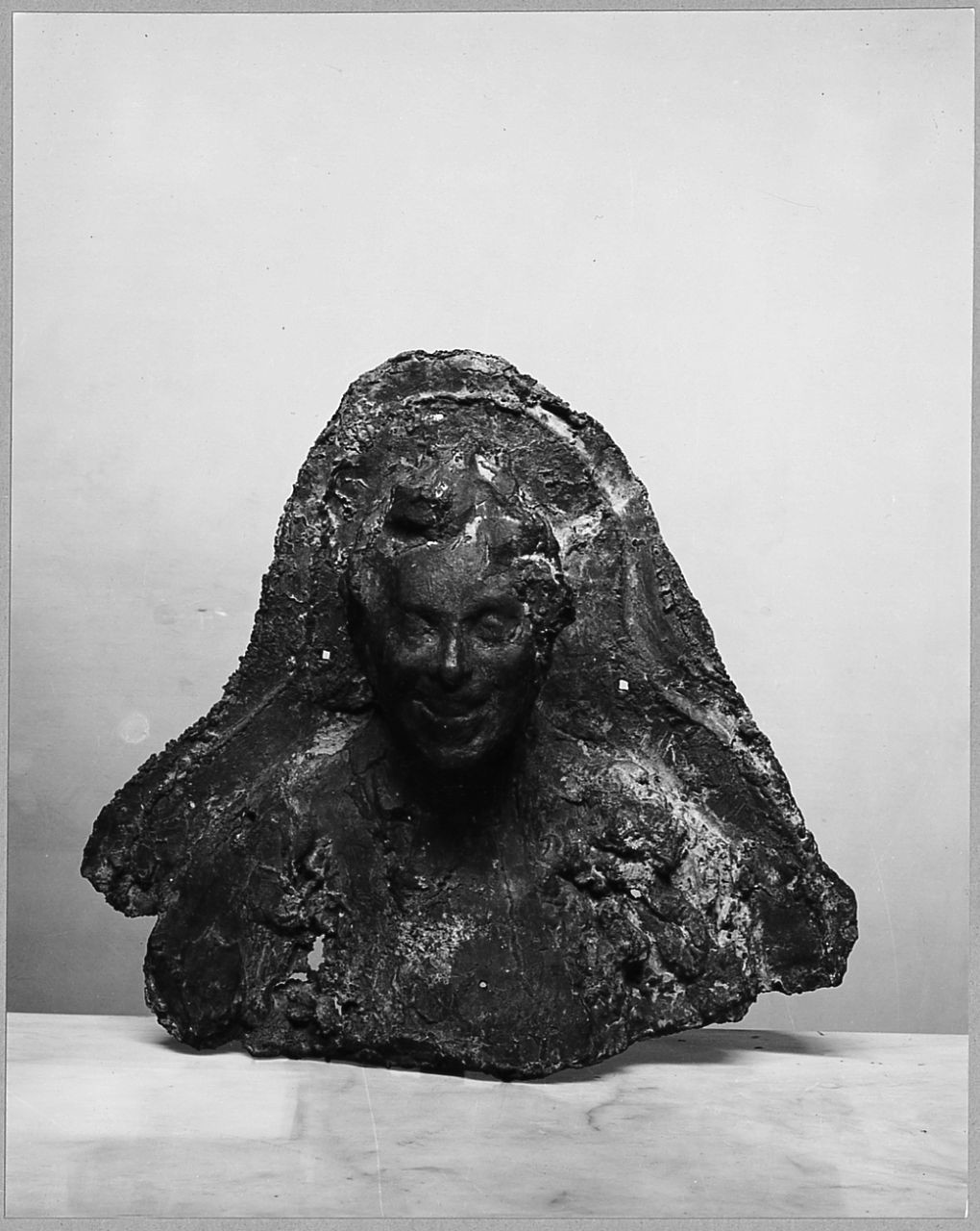 Ragazza che ride (Grande rieuse), ritratto di fanciulla (scultura) di Rosso Medardo (sec. XIX)