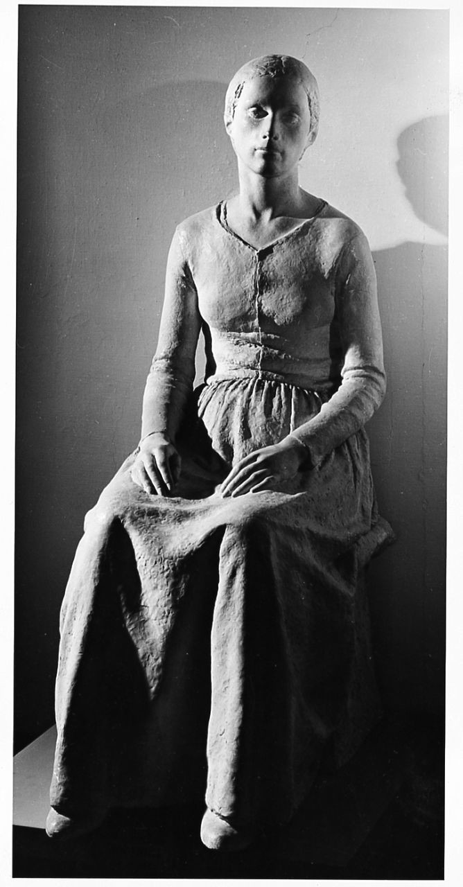 la madre, figura femminile seduta (calco di statua) di Rivalta Carlo (sec. XX)
