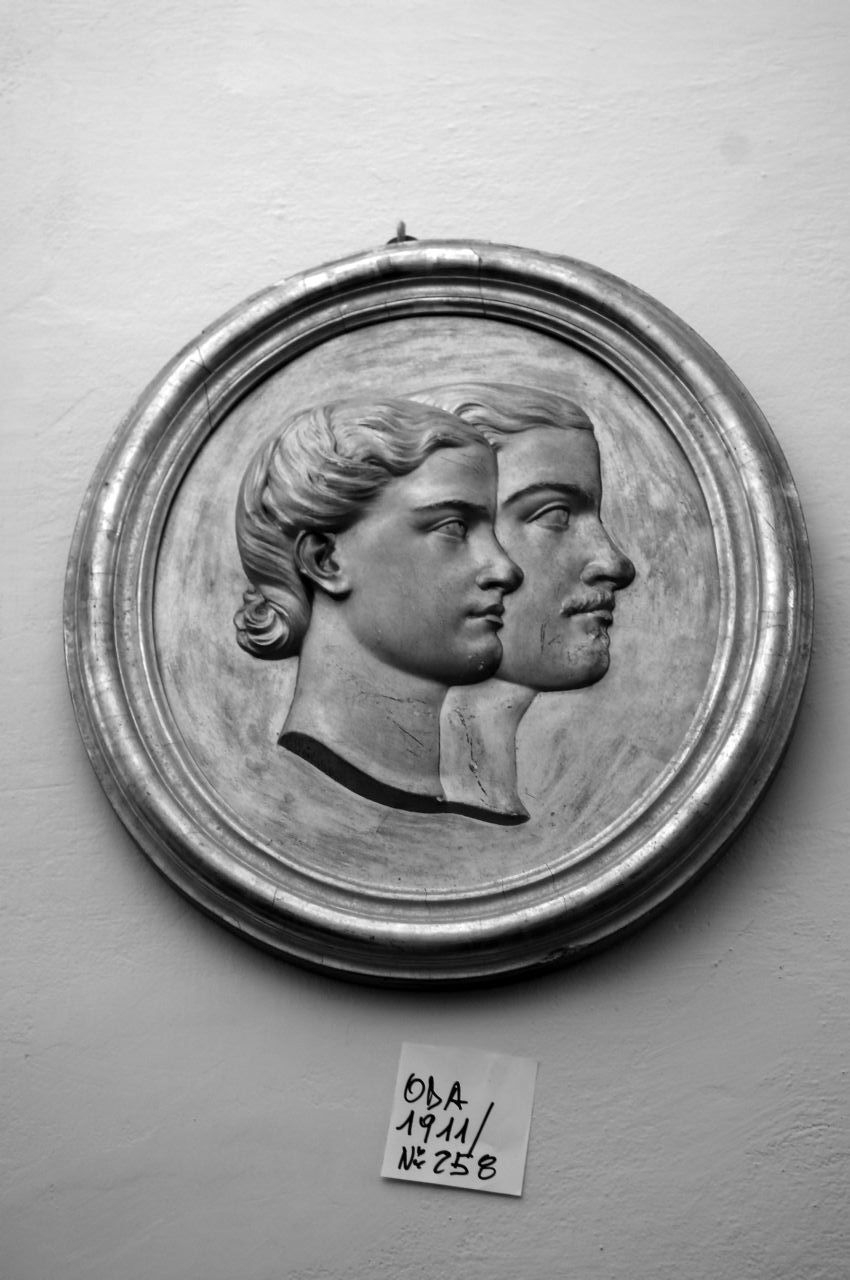 ritratto del Re e della Regina del Portogallo (calco di rilievo) di Poidebard (fine sec. XIX)