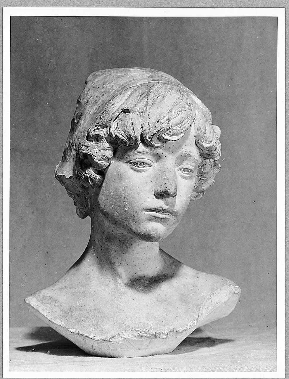 Busto di bimba con la cuffietta, busto di fanciulla (scultura) di Trentacoste Domenico (sec. XX)