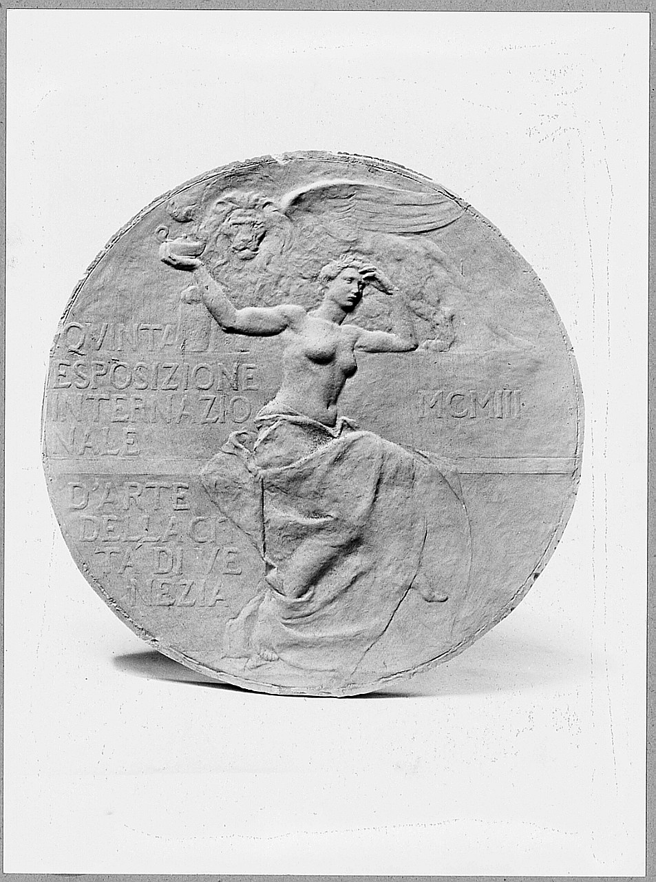 scena allegorica (rilievo) di Trentacoste Domenico (sec. XX)