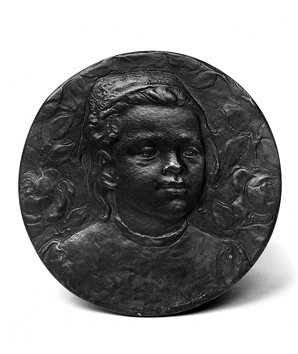 ritratto di Maria Gorky (placchetta) di Trentacoste Domenico (sec. XX)