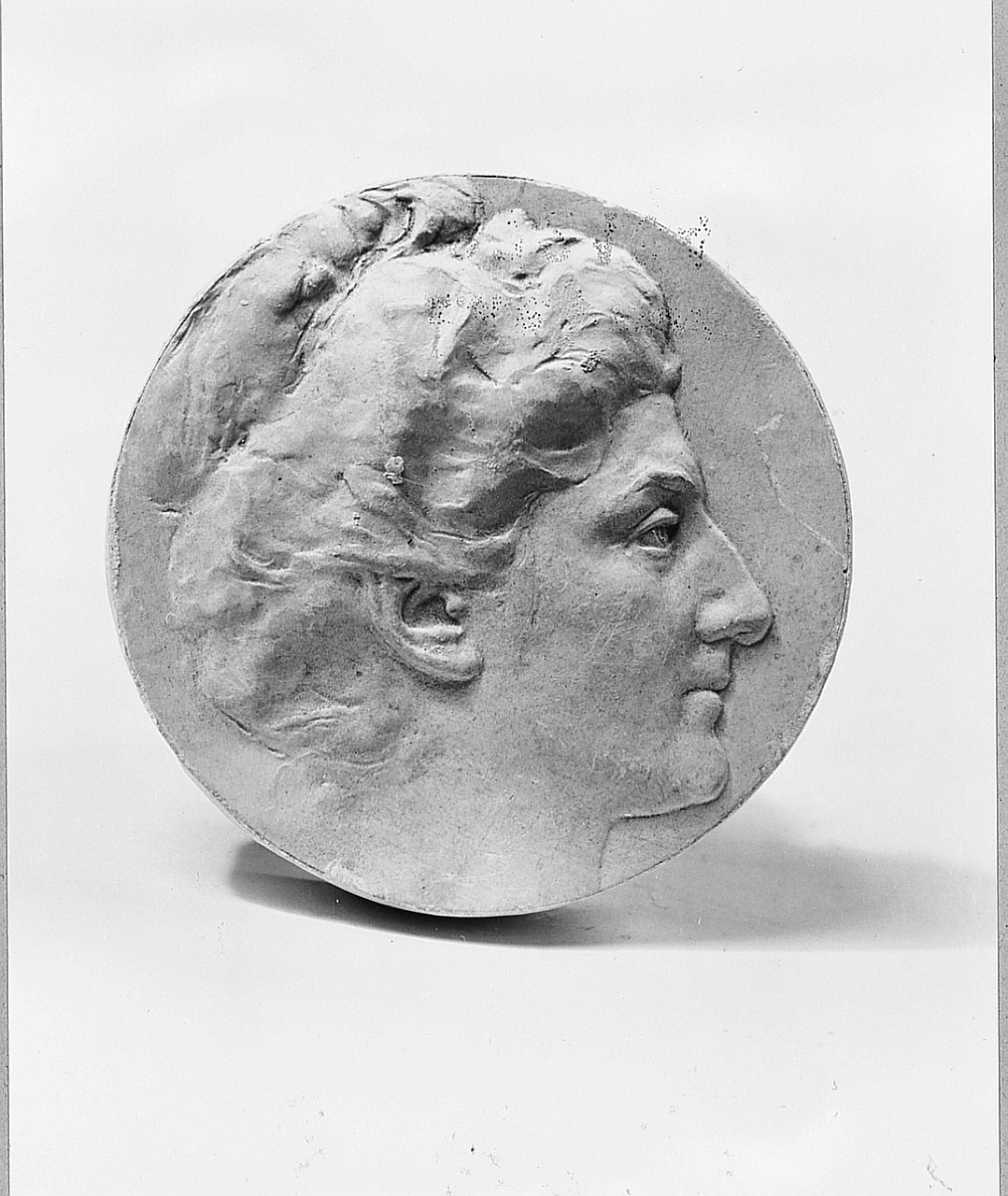 ritratto di Ida Gelli (rilievo) di Trentacoste Domenico (sec. XX)