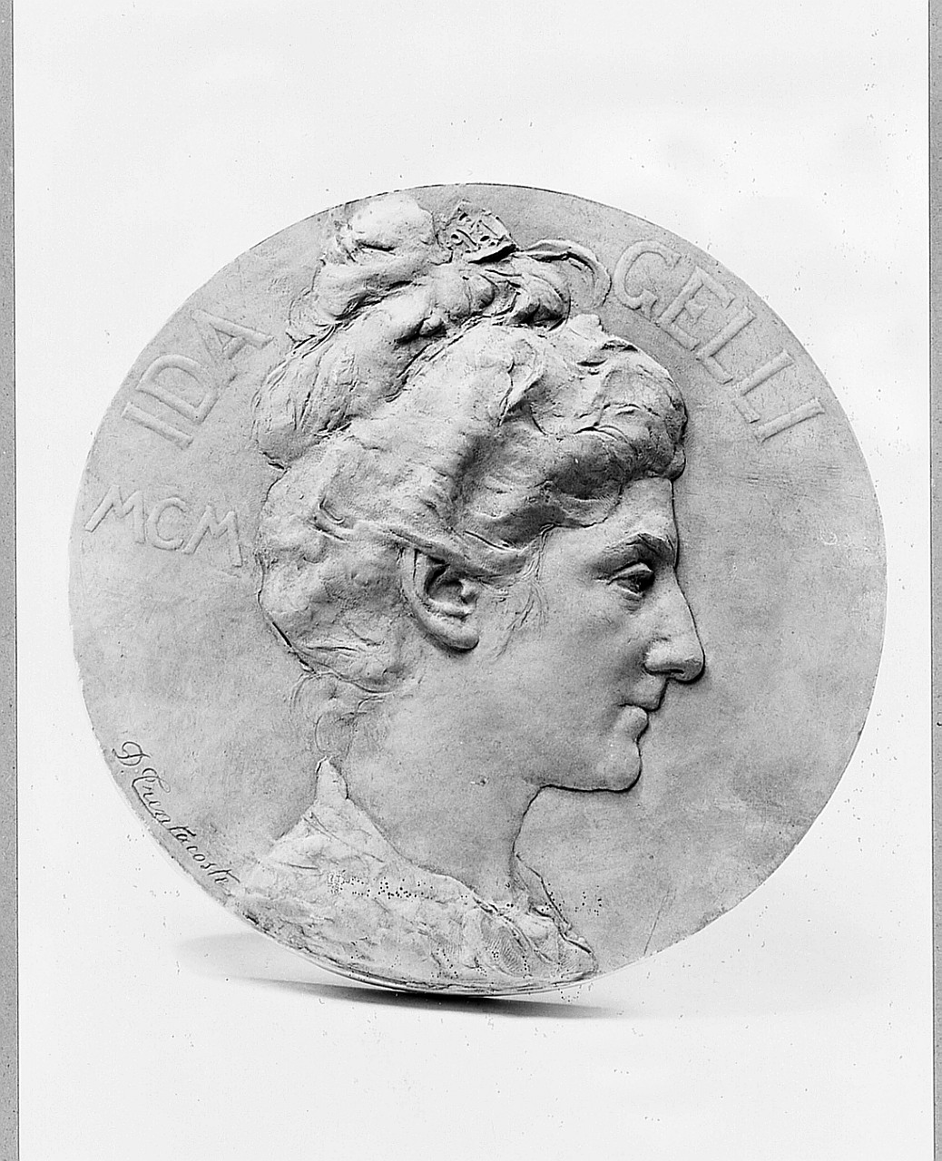 ritratto di Ida Gelli (rilievo) di Trentacoste Domenico (sec. XX)