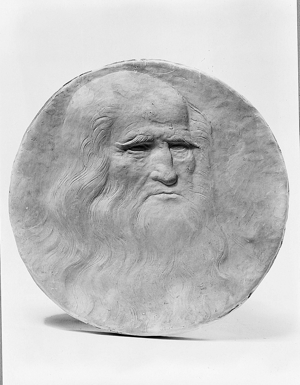 ritratto di Leonardo da Vinci (rilievo) di Trentacoste Domenico (sec. XX)