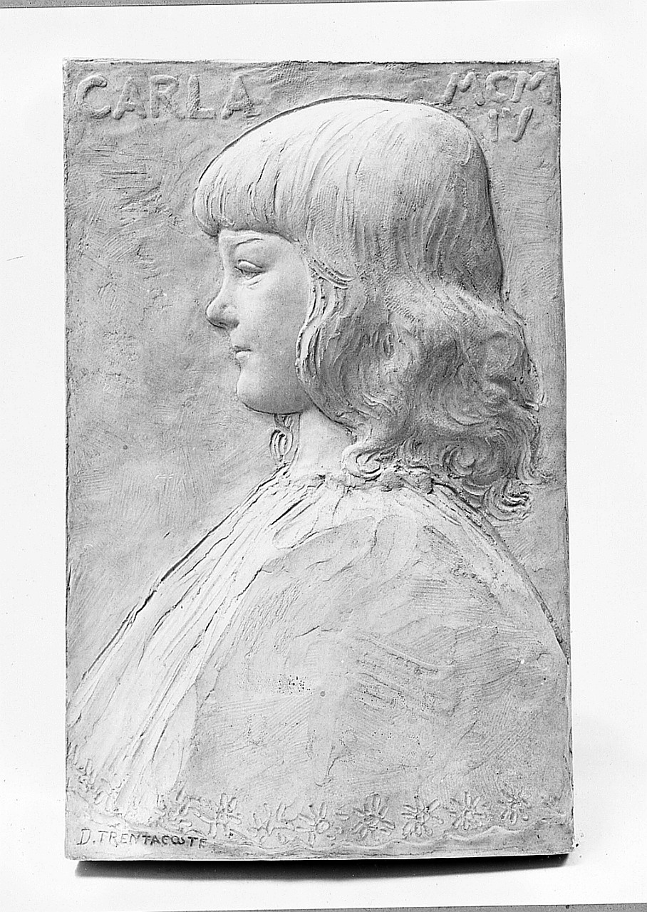 ritratto di Carla Origo (rilievo) di Trentacoste Domenico (sec. XX)
