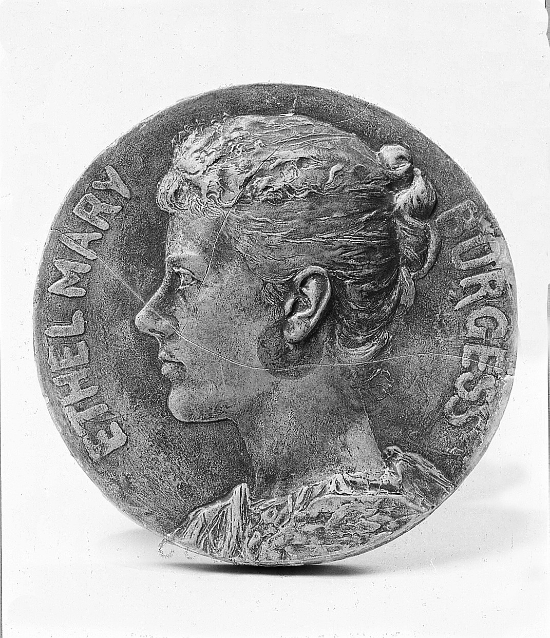 ritratto di Ethel Mary Burgess (rilievo) di Trentacoste Domenico (sec. XIX)