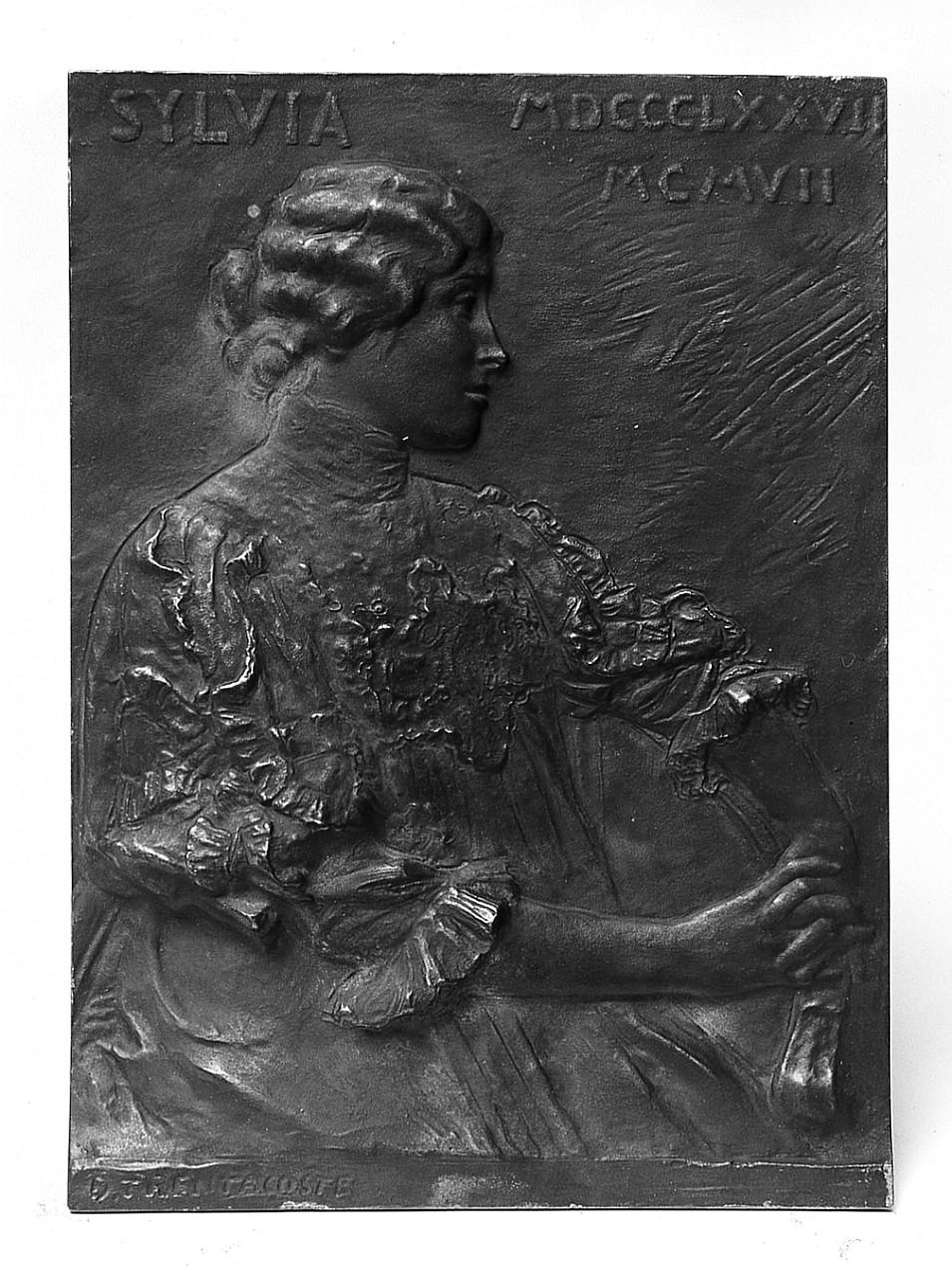 ritratto di Silvia Bondi Levi (placchetta) di Trentacoste Domenico (sec. XX)