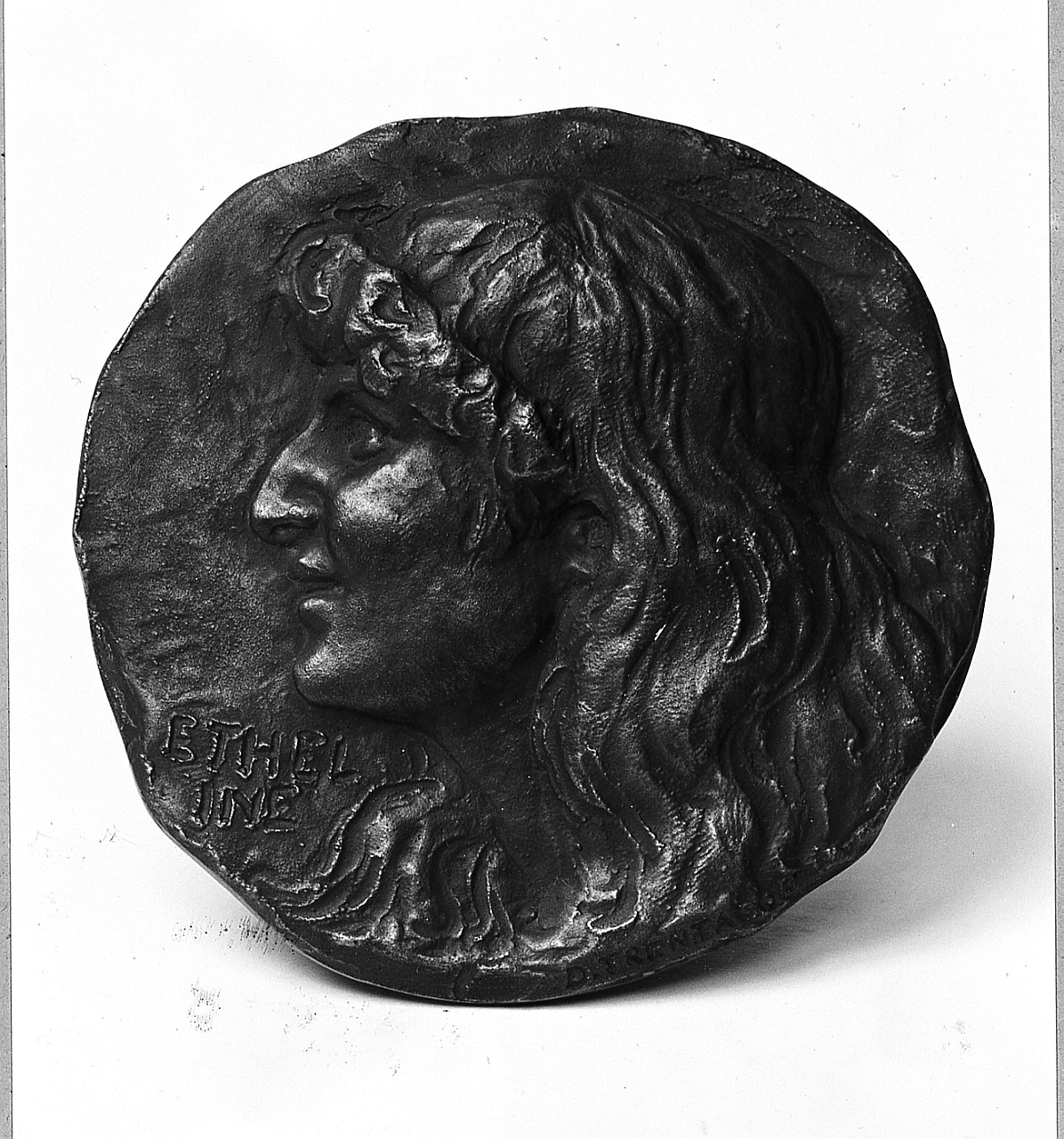 ritratto di Etheline (rilievo) di Trentacoste Domenico (sec. XIX)